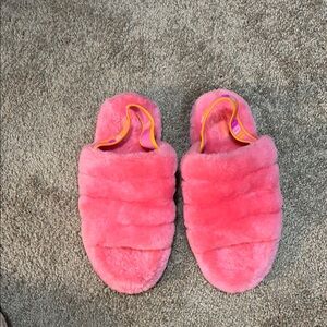 Vibrant Pink Plush Slide-On Slippers with Cozy Band